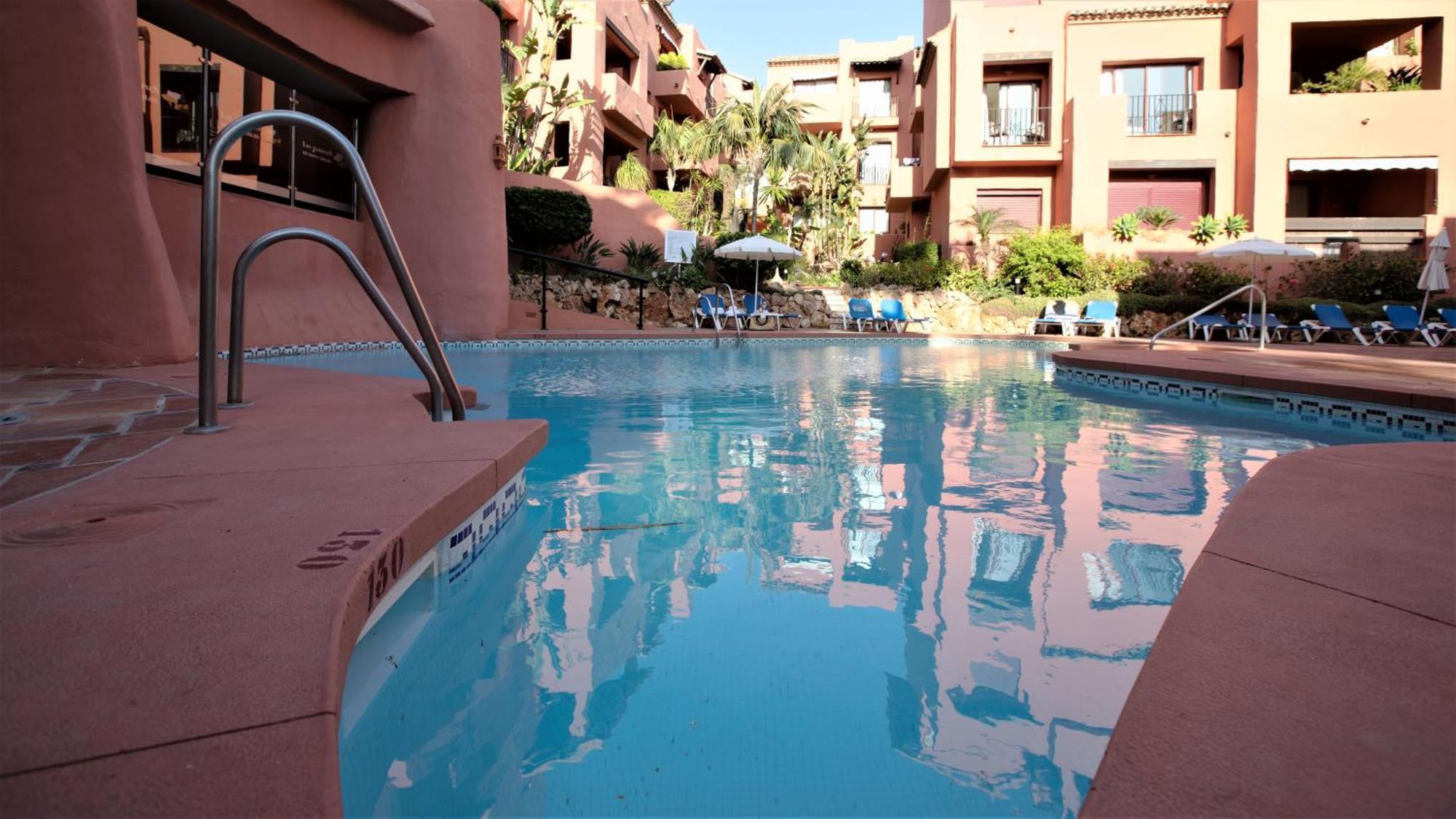 R15 Side 3 Bedroom Flat Apartament Marbella